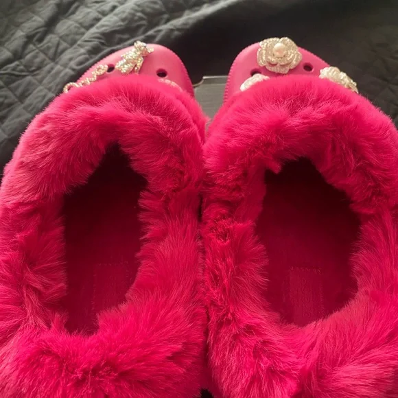 CROCS Pink Fuzzy Mules for Cozy Comfort - Picture 7 of 9